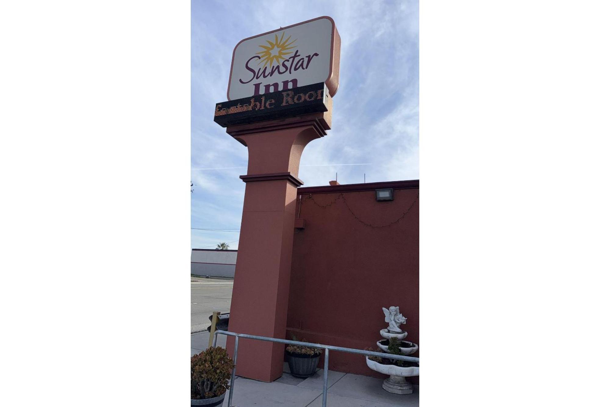 Sunstar Inn ロス・バナス エクステリア 写真
